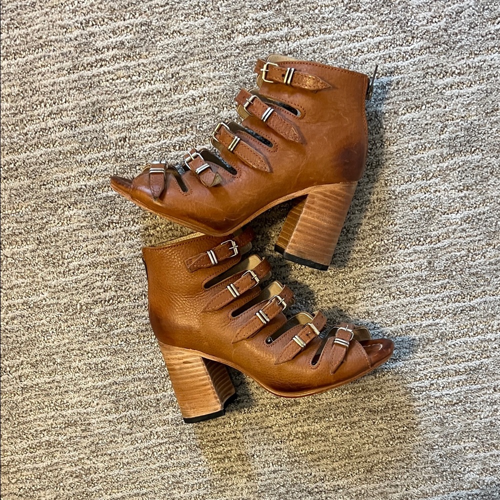 Freebird by Steven Topaz leather Brown Strappy Ankle Boots Gladiator Boho sz 7